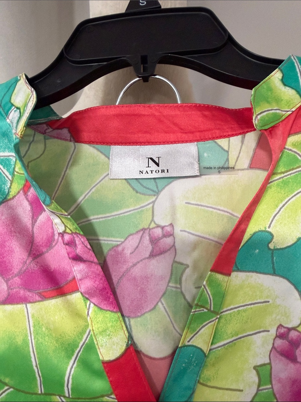 Natori Satin Floral Pajama Set in Red, Green, Pink size S